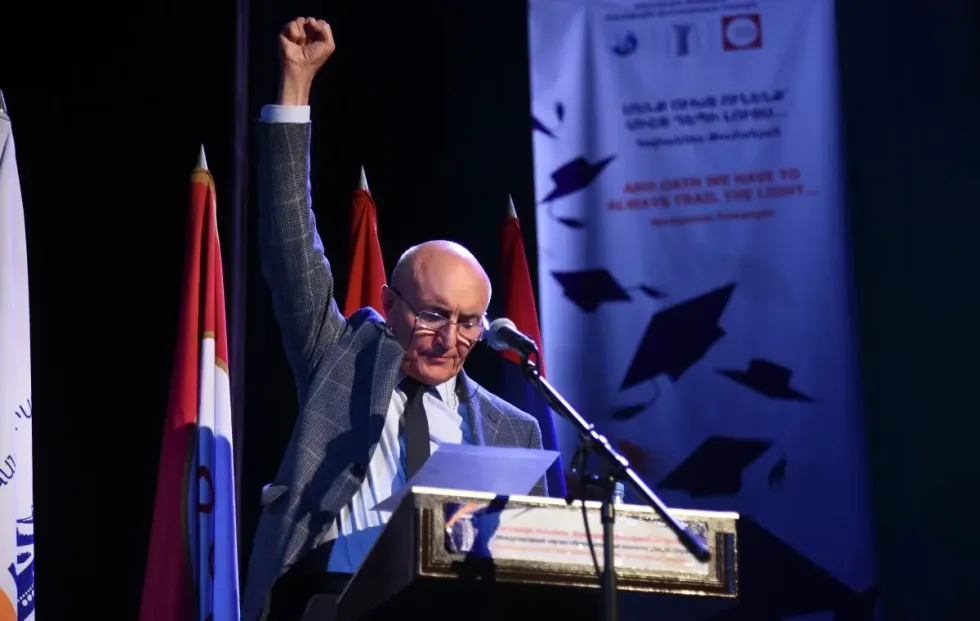 «Շիրակացու ճեմարան» միջազգային գիտակրթական համալիրի հիմնադիր տնօրեն Աշոտ Ալիխանյանի ուղերձը ճեմարանի 31-րդ շրջանավարտներին